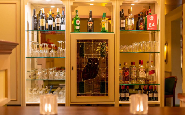 Owl Hotel