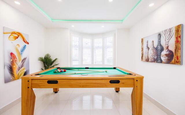 Luxurious - Pool Table - Games Room - Free Parking