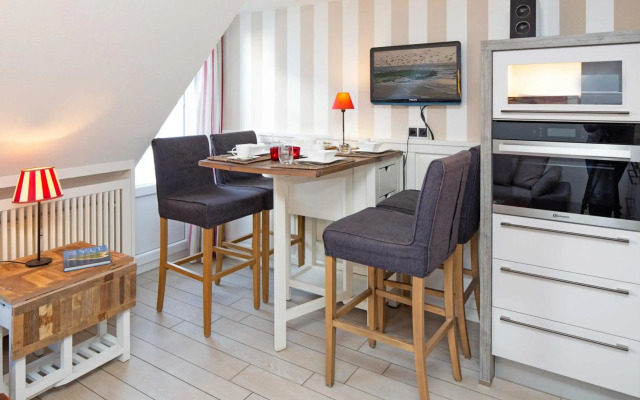 Carlotta s Beachroom