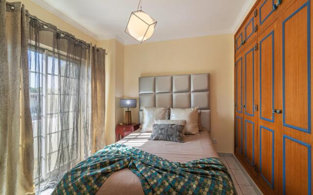 Faro Airport Flat 4 by Homing
