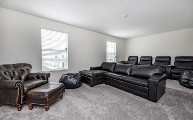 8 Bedroom 5 Bathroom Villa