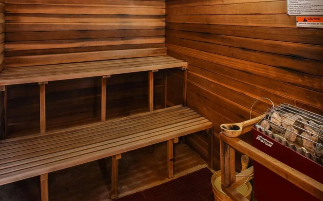 Best Western Plus Cascade Inn & Suites