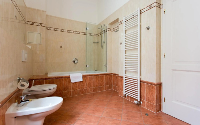 Ontario Hotel Garni