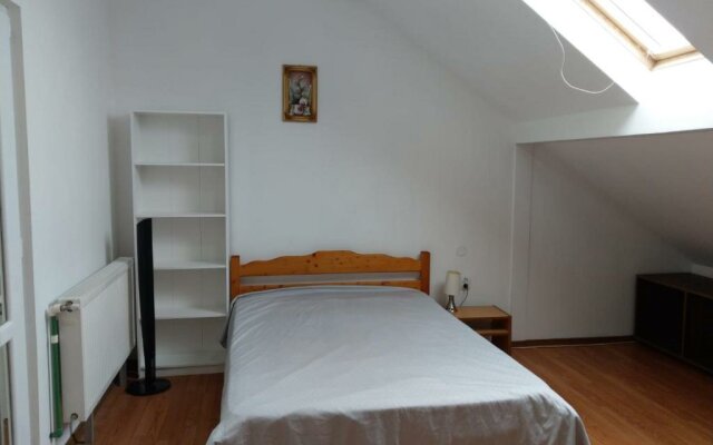 Apartament 5 camere cu balcon Costinesti plaja 5 minute Nucilor 6