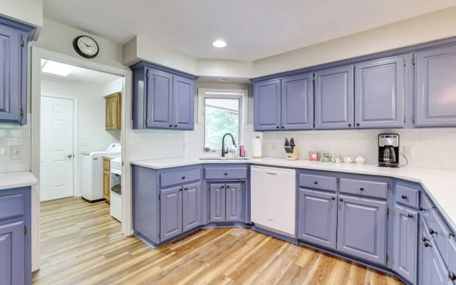 The Bella Vista Lakeside Treehouse: Dock & Kayaks!