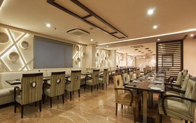 Royal Reve Hotel