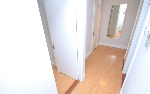 Sir John Rogersons Quay Sleeps 8