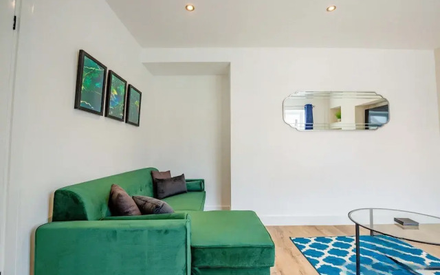 Host Stay Carlisle Road House