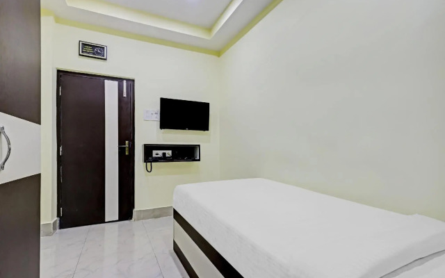 Capital O 85514 Kalpana Hotel