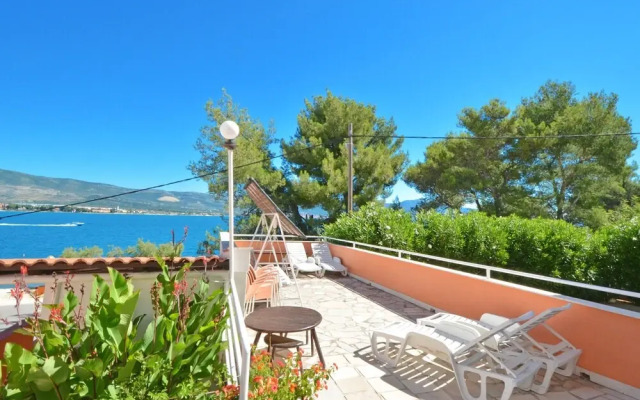 D - Large apt With big Terrace, Next to the Beach