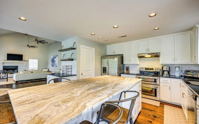 Waterfront Seguin Lake House Near Downtown