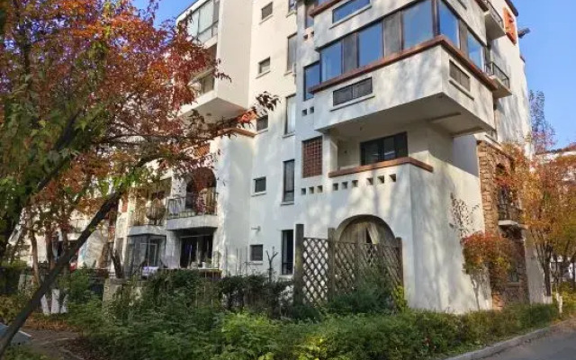 Banshan Hot Spring Homestay (Jingyuetan Subway Station Branch)
