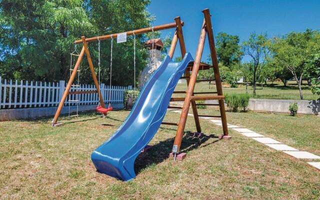 Stunning Home in Vinez With Wifi and 3 Bedrooms