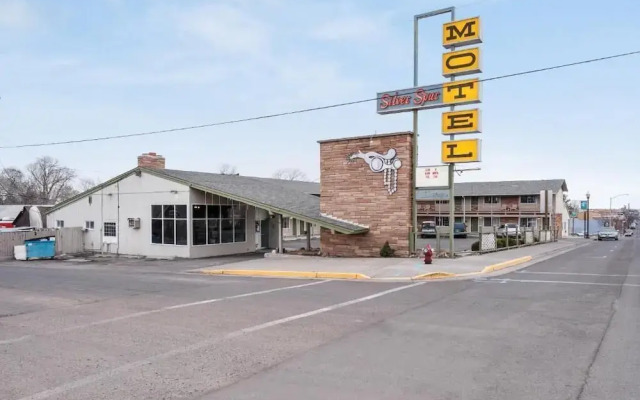 Silver Spur Motel