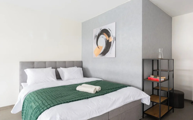 Modern loft-apart near metro Křižíkova