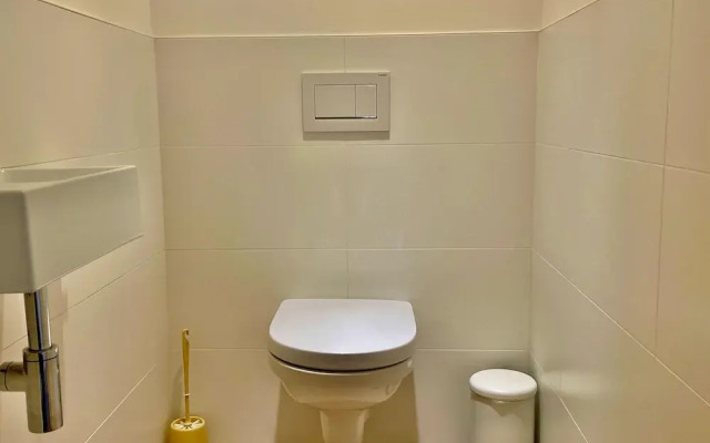 Modern 2BR 1.5 BA Near Diamond District by Oneluxstay