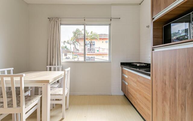 Apto com varanda a 3 min da UFSC RAF005