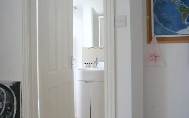 Modern Wandsworth Home By East Putney Station