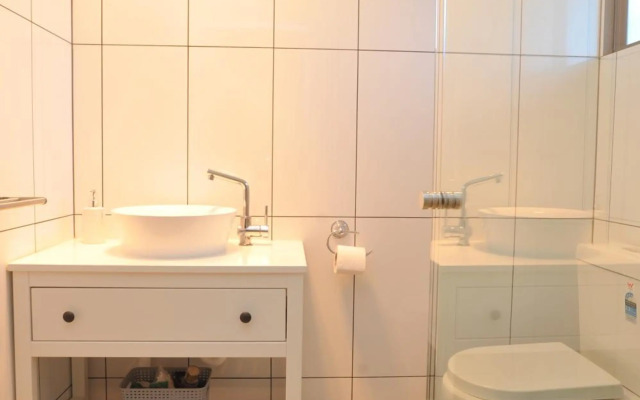 Investigator Beach Breeze Apartments U3