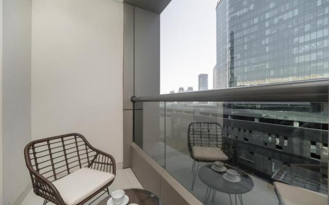 HiGuests - Cozy Studio With Balcony in Business Bay