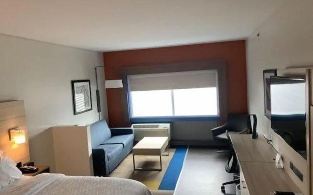 Holiday Inn Express & Suites Wilmington West Medical Park, An Ihg