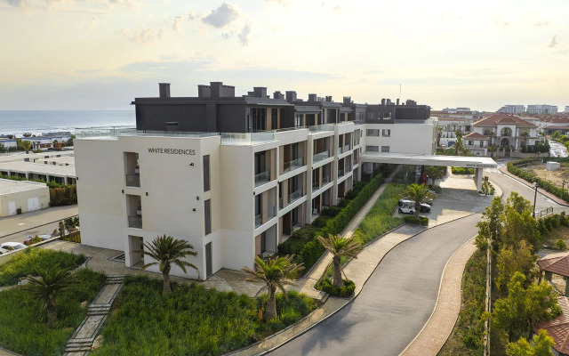 White Residences (Sea Breeze Resort)