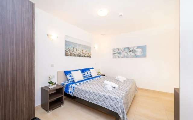 Islet Seafront Family Apartment