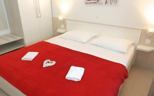 Apartments with a parking space Baska Voda, Makarska - 15214