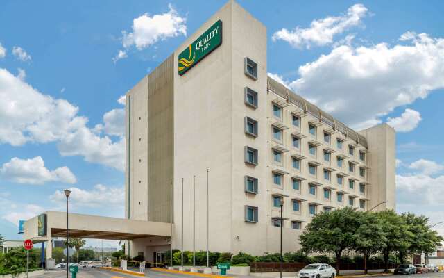 Quality Inn Monterrey La Fe