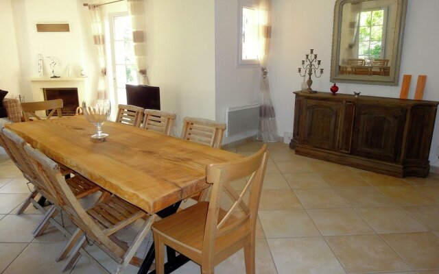 Country-style Villa With Private Pool, Walking Distance From Flayosc