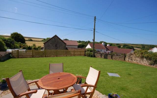 Romantic Holiday Home in Croyde Near Beach