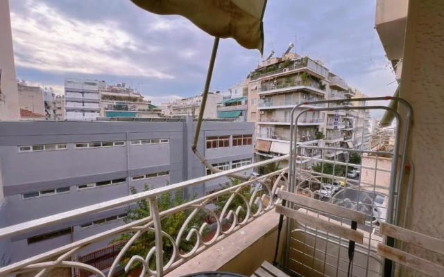 Stathmos Larissis A, a cozy 2BR Apartment, Clo...