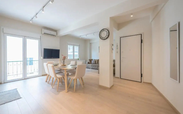Stylish 2BDR Apt by Acropolis