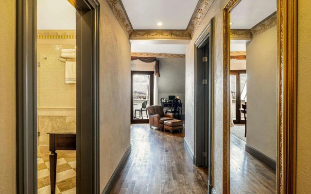 Palazzo Donizetti Istanbul, Tapestry Collection by Hilton