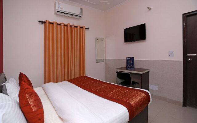 OYO 9530 Hotel Naval Residency
