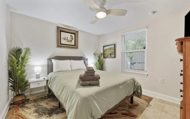Charming Home in Heart of Downtown Pet Friendly!