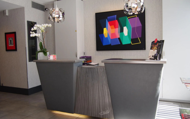 Porte de Versailles Hotel