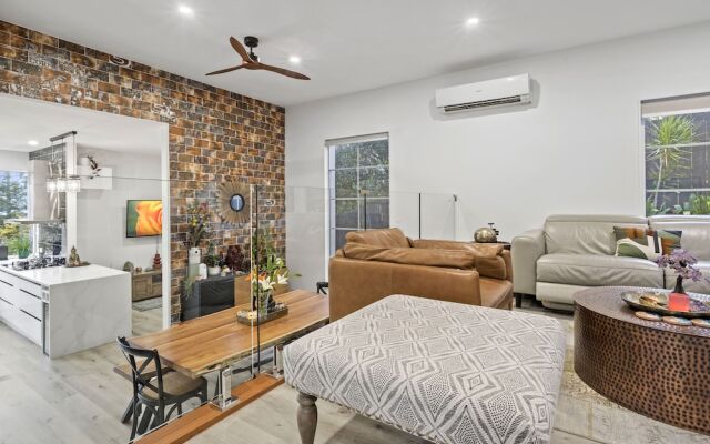 High-end Modern Villa Spa Pool & Views