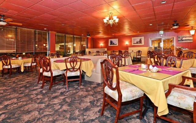 Hotel Red Rose by Townhouse Covington I-64