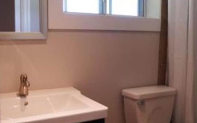 6 Bed Blue Mountain Chalet with Hot Tub 8