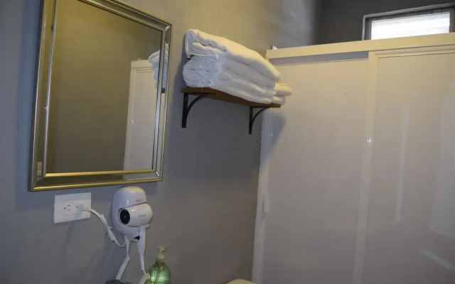 8th Street Suites