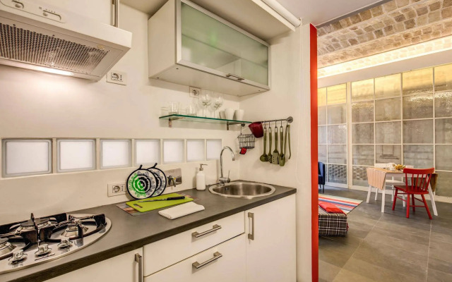 Aweshome - Colosseo Red Design