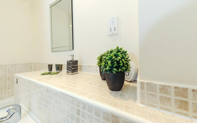 Hunters Wharf River View by Select SA