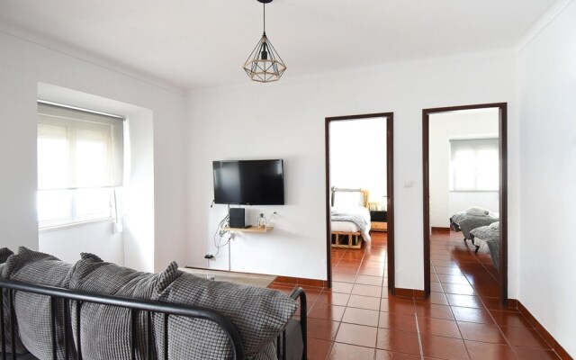 House with 2 Bedrooms in Lourinhã, with Wifi