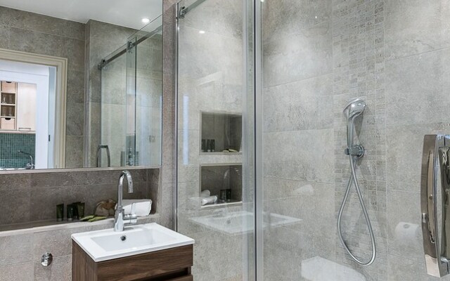 Stunning 1BR Apartment in Incredibly Central Spot
