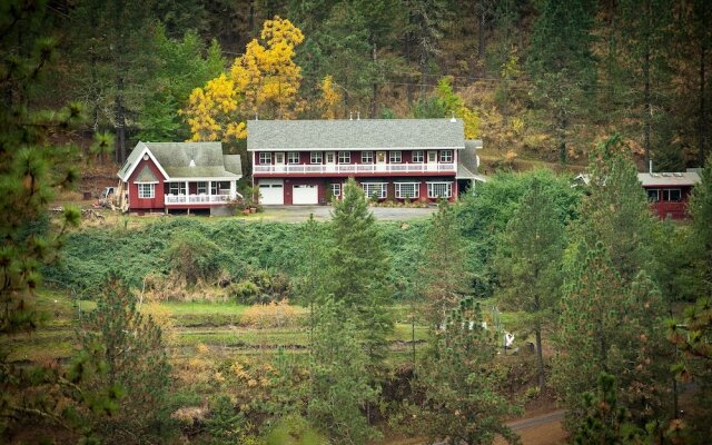 Hearthstone Elegant Lodge by the River
