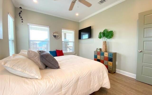 Sea Beauty 3 Bedroom Home by RedAwning