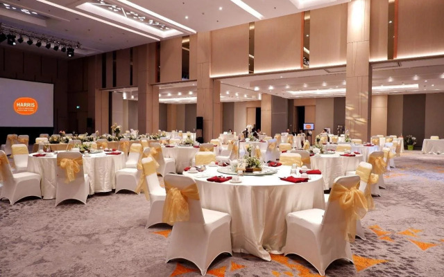 HARRIS Hotel & Conventions Bundaran Satelit Surabaya