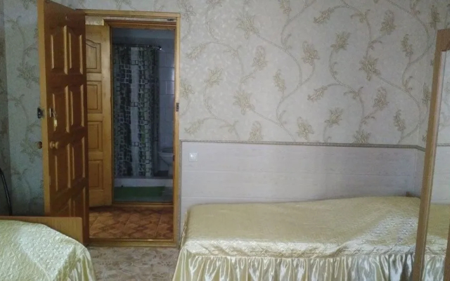 Отель Майский