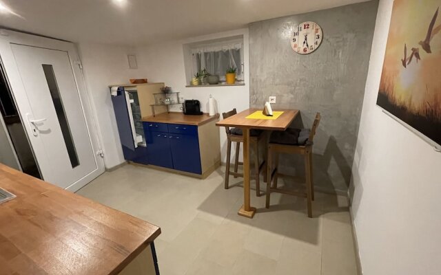 Cozy Furnished Basement Apartment